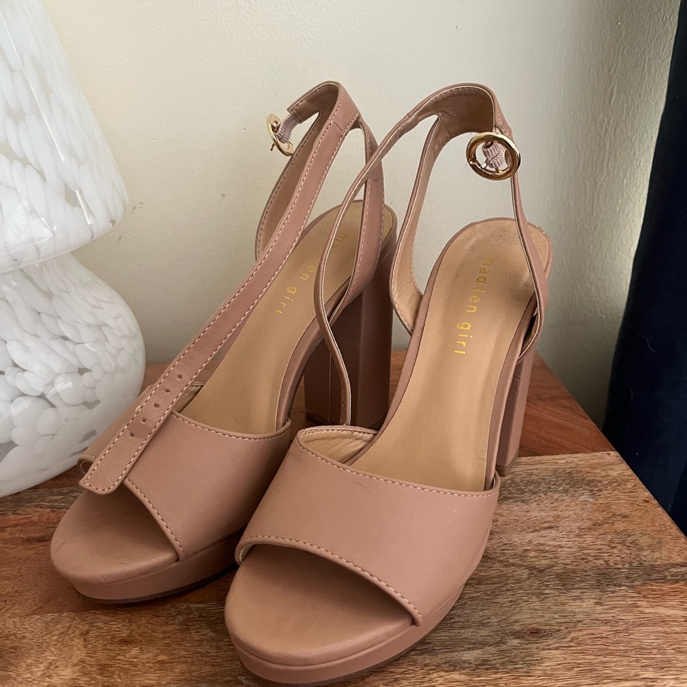 Steve Madden tan platform heels
